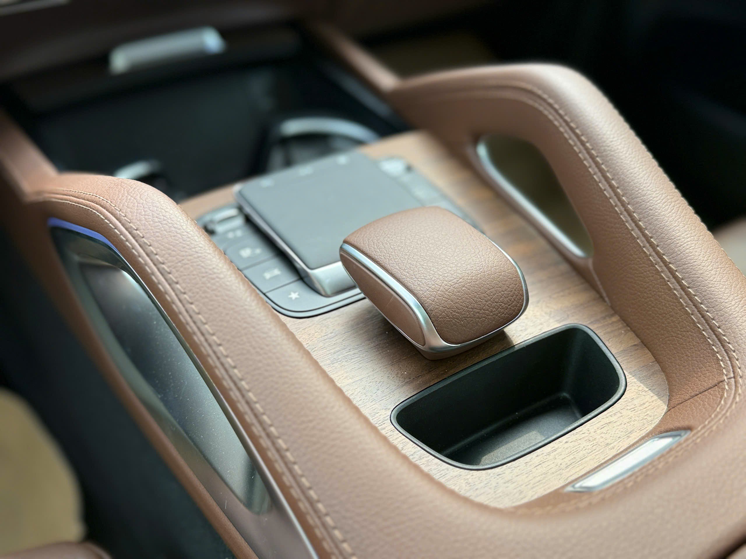 Cận cảnh mẫu xe Mercedes-Benz GLE 400 E đầu tiên về Việt Nam - 7