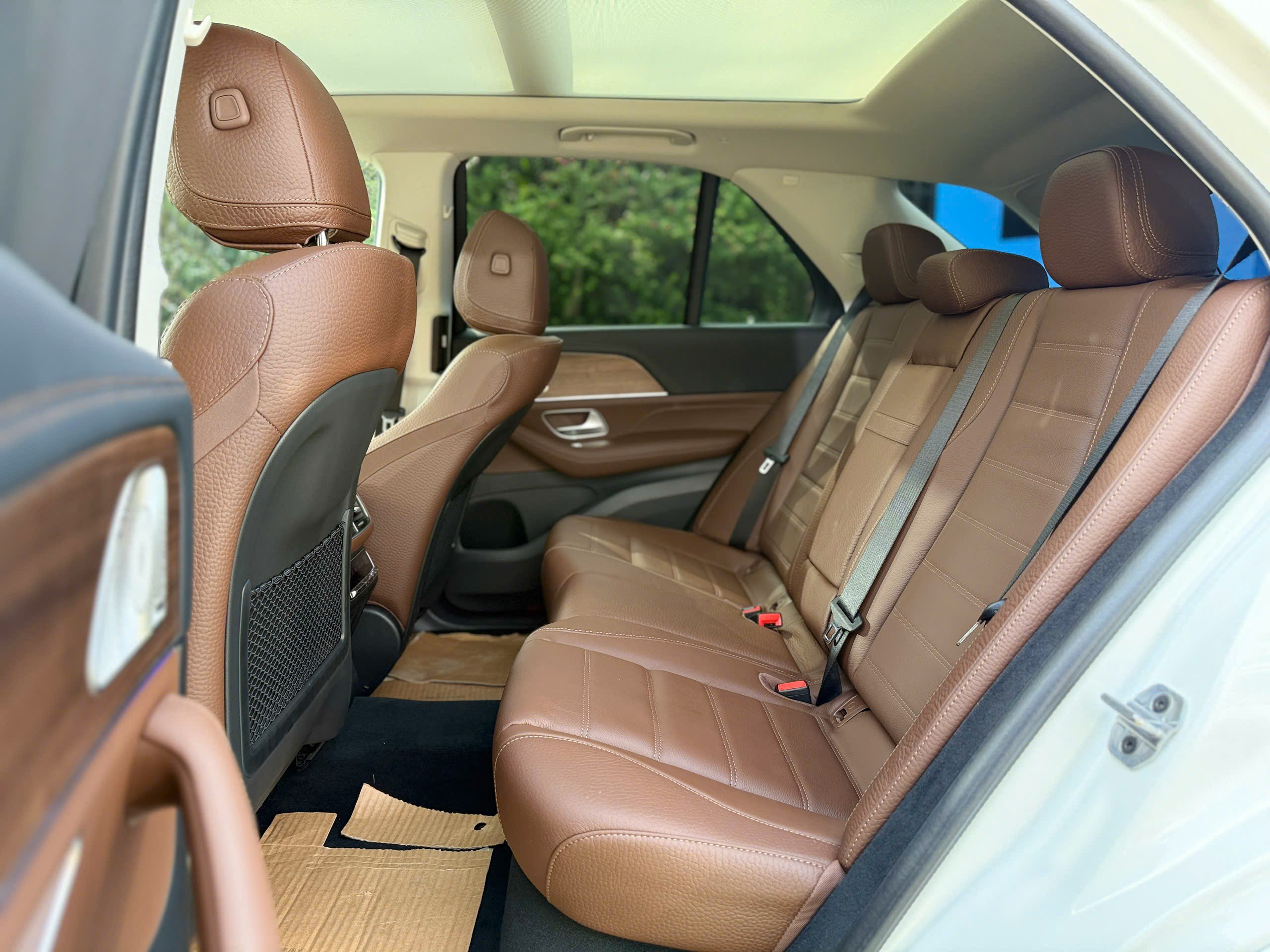 Cận cảnh mẫu xe Mercedes-Benz GLE 400 E đầu tiên về Việt Nam - 8