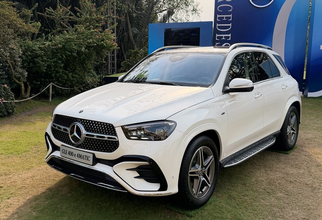 Cận cảnh mẫu xe Mercedes-Benz GLE 400 E đầu tiên về Việt Nam - 2