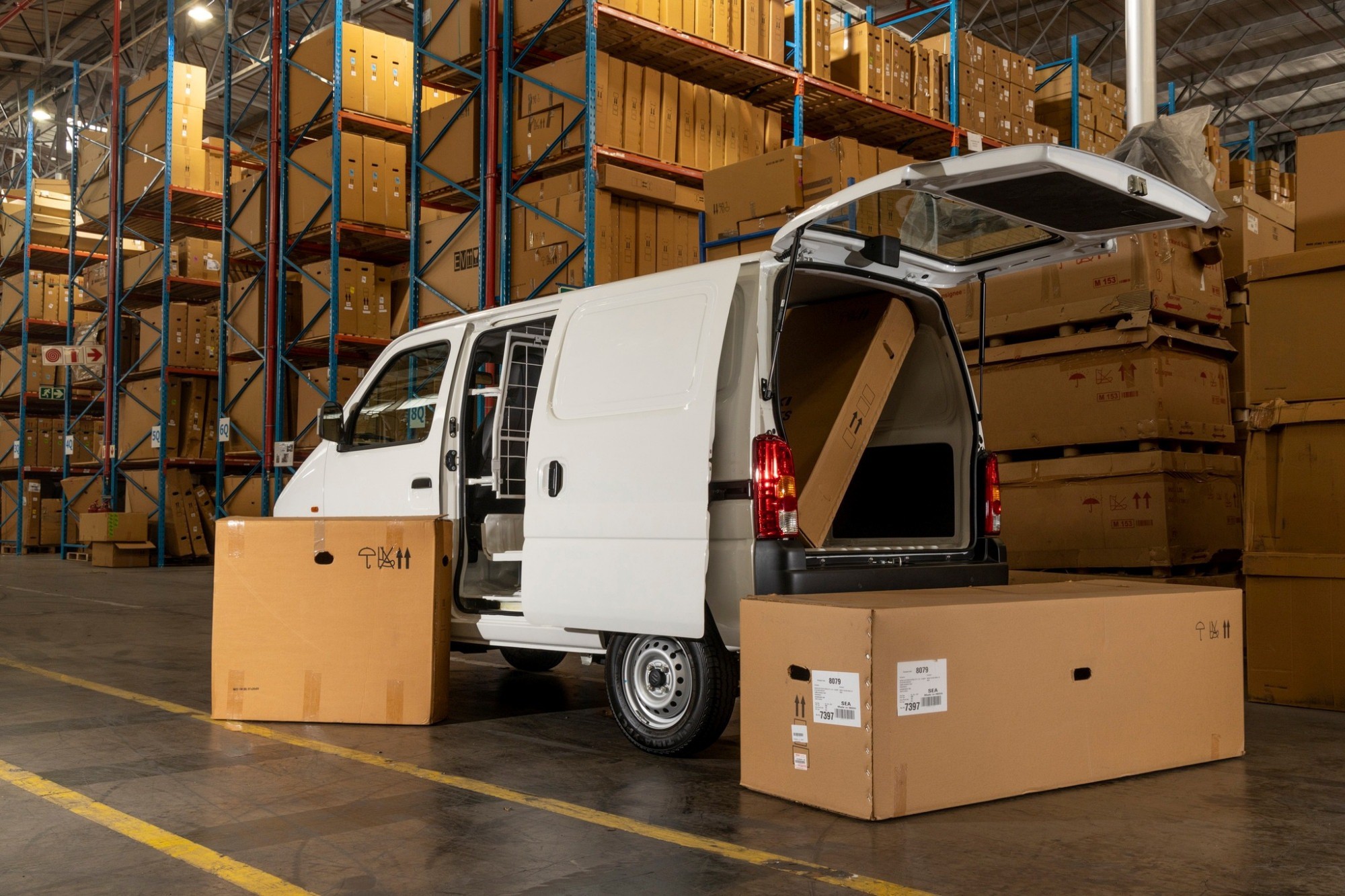 Đây là mẫu xe VAN cạnh tranh với VinFast VAN EC - 2