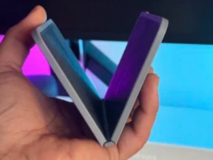 Công nghệ - iPhone gập xuất hiện gây bất ngờ, khác biệt mọi đối thủ Android