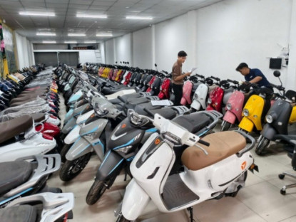 Thông tin doanh nghiệp - Đứng trước lộ trình "khai tử" xe máy xăng: Doanh nghiệp và người dùng cần chuẩn bị gì?