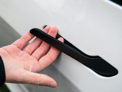 Giao thông - Tay năm cửa ẩn phải thêm các chi tiết cơ khí để đạt chuẩn an toàn mới