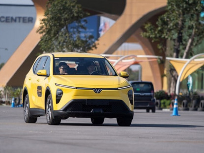 Thông tin doanh nghiệp - Lái thử xong, khách muốn “chốt” ngay xe điện VinFast tại VMS 2025