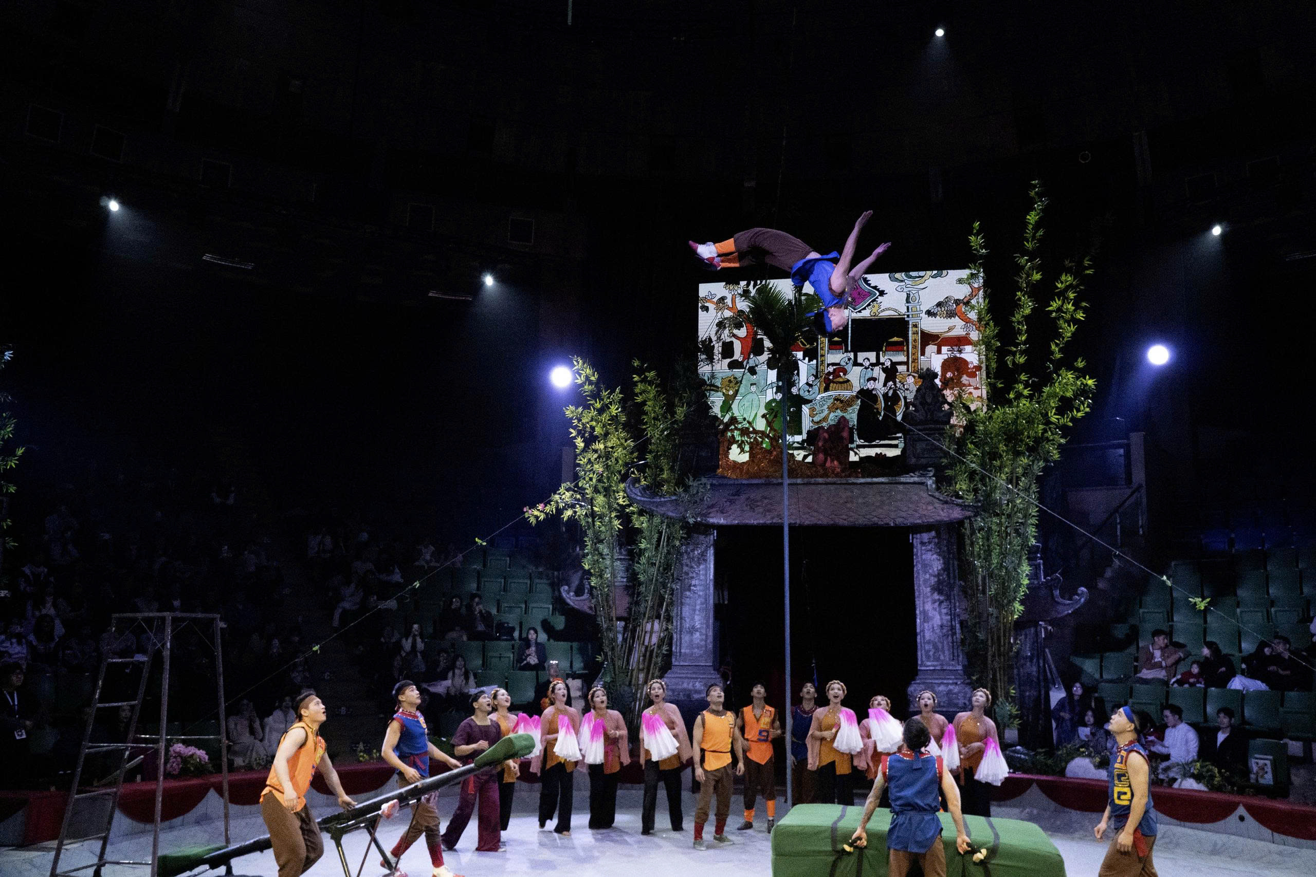 “Đánh thức” di sản tranh dân gian Đông Hồ trên sân khấu xiếc - 1