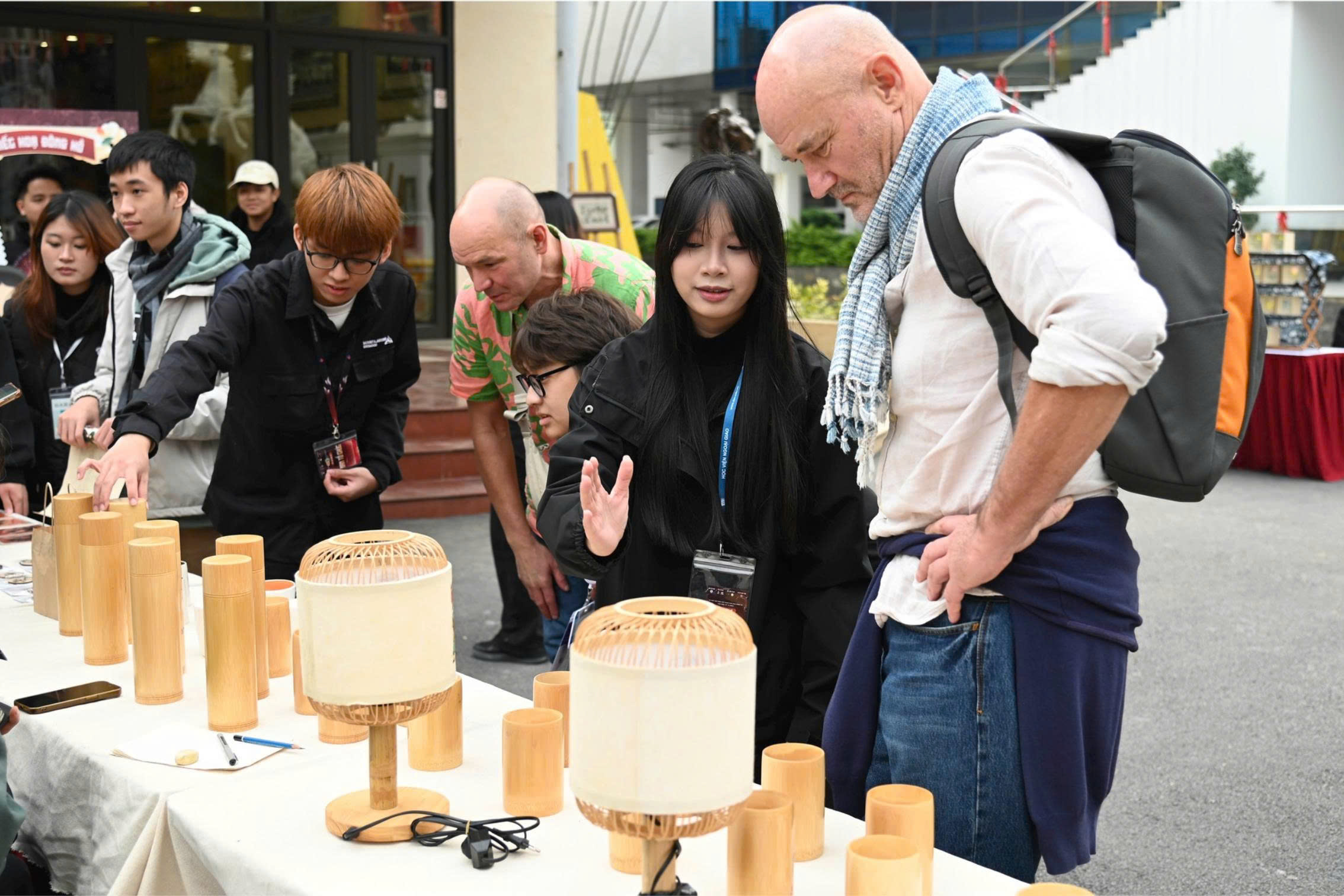 “Đánh thức” di sản tranh dân gian Đông Hồ trên sân khấu xiếc - 9