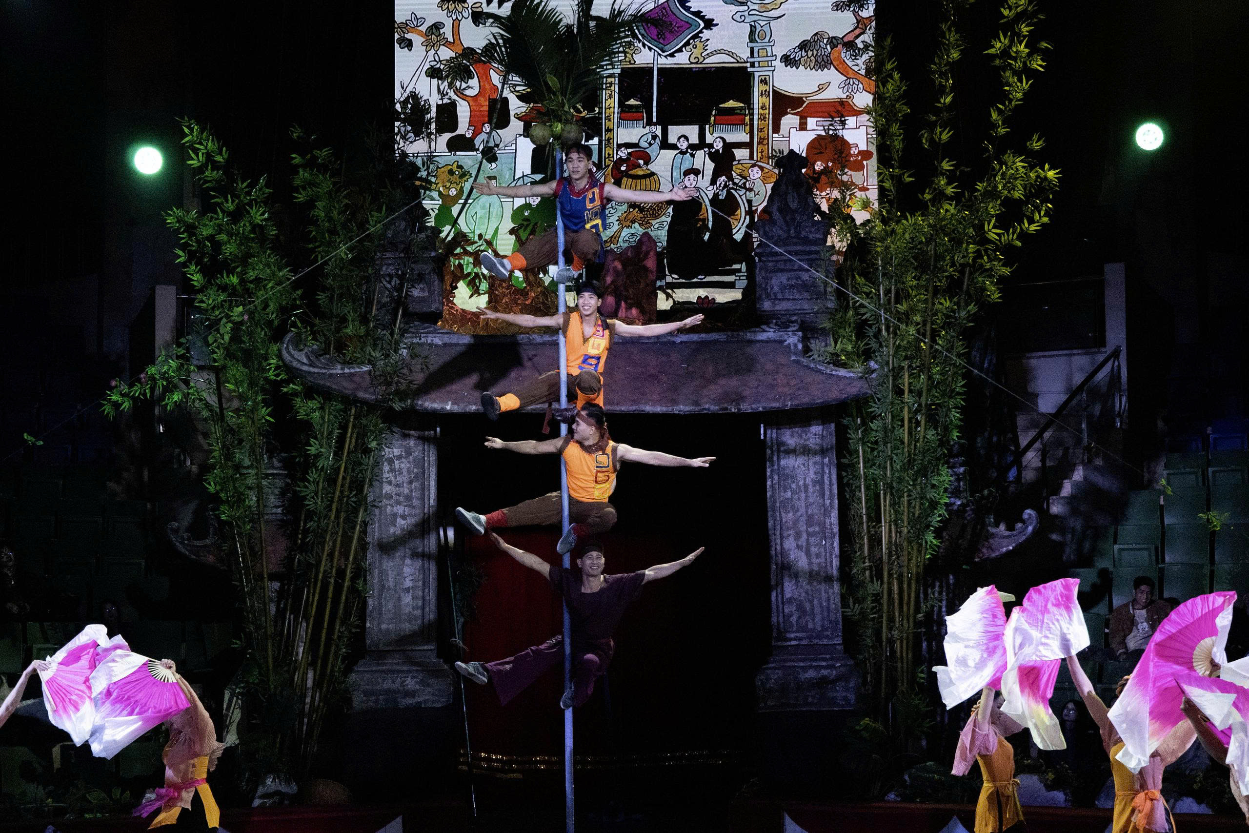 “Đánh thức” di sản tranh dân gian Đông Hồ trên sân khấu xiếc - 3