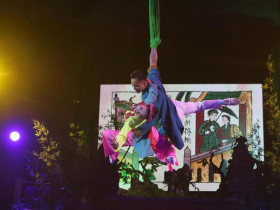 “Đánh thức” di sản tranh dân gian Đông Hồ trên sân khấu xiếc