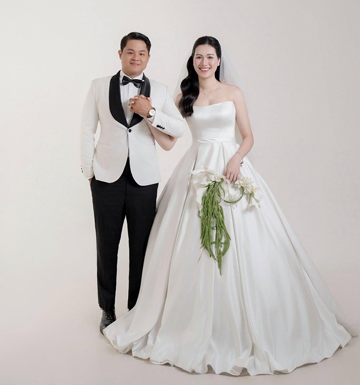 Hoa khôi bóng chuyền Trinh "điện" lên xe hoa, Thanh Thúy tỏa sáng ngày trở lại Nhật Bản - 1