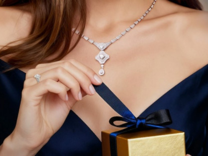 Thông tin doanh nghiệp - Tặng gì cho vợ? Gợi ý món quà cùng nàng tỏa sáng mùa lễ hội cuối năm