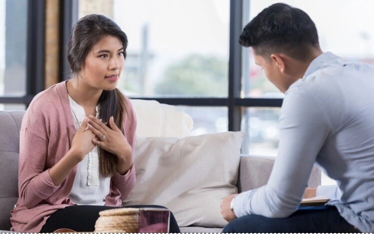 Nghe mẹ tấm tắc khen bát cháo em gái nấu, chồng tôi tặng em ấy món quà làm bà đau tim - 2