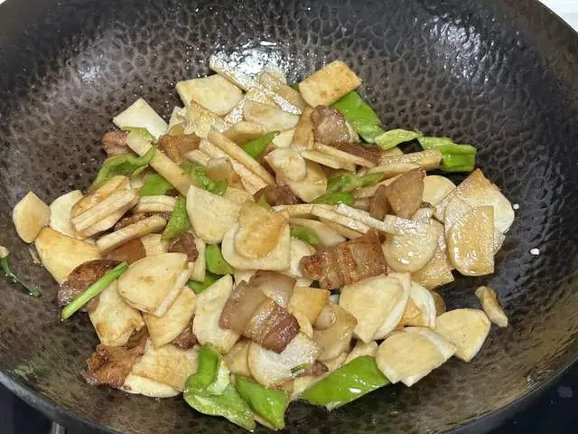 Củ này hàm lượng vitamin C còn cao hơn cả khoai tây, khoai lang! Rẻ - bổ - dễ nấu, chỉ vài phút là có ngay món xào ngon - 6