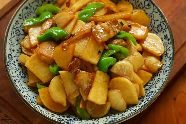 Củ này hàm lượng vitamin C còn cao hơn cả khoai tây, khoai lang! Rẻ - bổ - dễ nấu, chỉ vài phút là có ngay món xào ngon - 2