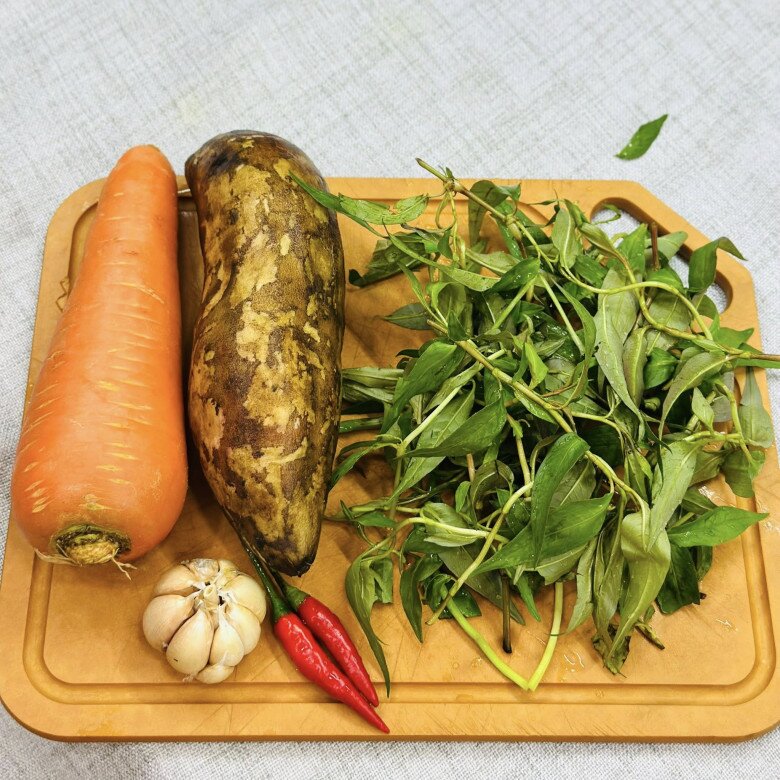 Củ thì nhìn như khoai nhưng tên lại là sâm, đem làm nộm với thịt gà được món giòn ngon, thanh mát, tốt cho sức khỏe - 2