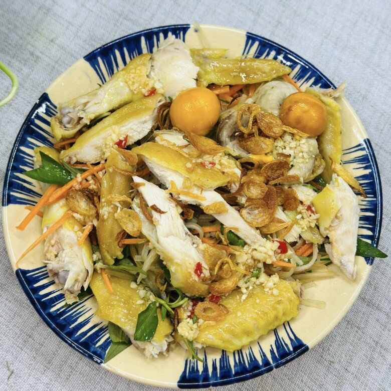 Củ thì nhìn như khoai nhưng tên lại là sâm, đem làm nộm với thịt gà được món giòn ngon, thanh mát, tốt cho sức khỏe - 8