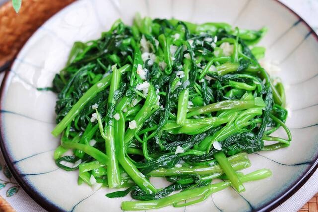 Dù bận đến mấy cũng phải chần 5 loại rau này trước khi xào, nếu lười sẽ ảnh hưởng tới sức khỏe - 4