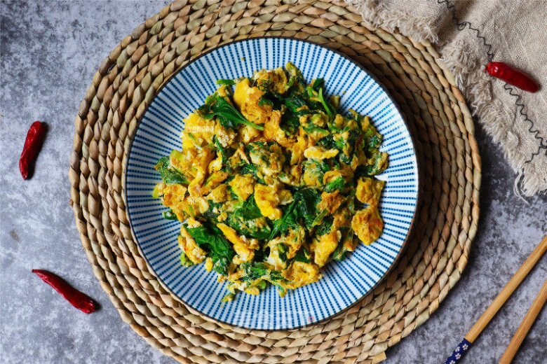 Hết hành lá, đem xào trứng với rau này ai ngờ cả nhà ăn hết sạch còn đòi nấu thêm - 4