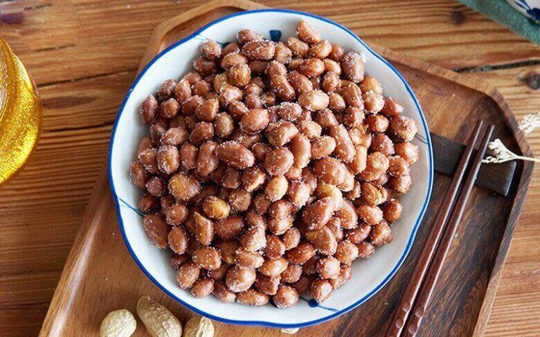 Làm lạc rang muối dùng dầu nóng hay lạnh, đầu bếp mách đây mới là cách đúng, lạc giòn tan bùi béo - 2