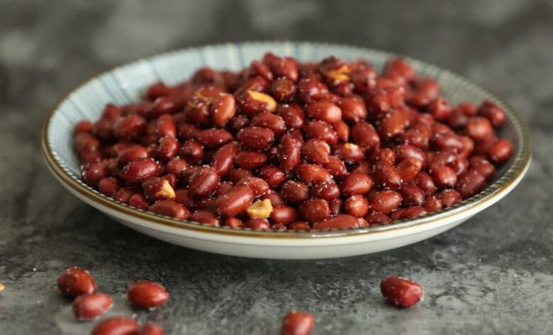 Làm lạc rang muối dùng dầu nóng hay lạnh, đầu bếp mách đây mới là cách đúng, lạc giòn tan bùi béo - 3