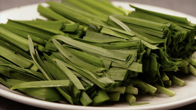 Loại lá mệnh danh là &#34;rau của thận&#34;, đem xào với gan được món trôi cơm lại bổ - 1