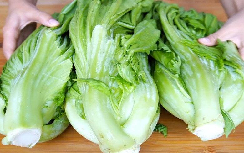 Muối dưa cải đừng chỉ cho muối, thêm một bước này dưa nhanh ăn được, vàng giòn lại không khú - 2