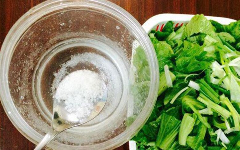 Muối dưa cải đừng chỉ cho muối, thêm một bước này dưa nhanh ăn được, vàng giòn lại không khú - 4