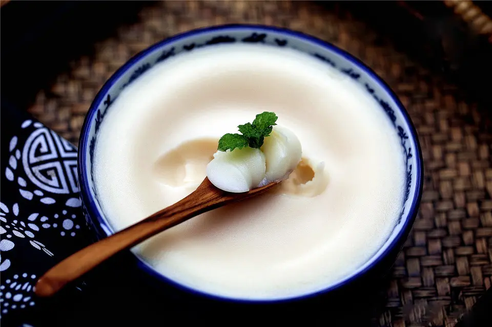 Rán mỡ lợn đừng cho luôn vào chảo, thêm bước nữa mỡ vừa trắng như tuyết lại thơm, để lâu không hỏng - 3