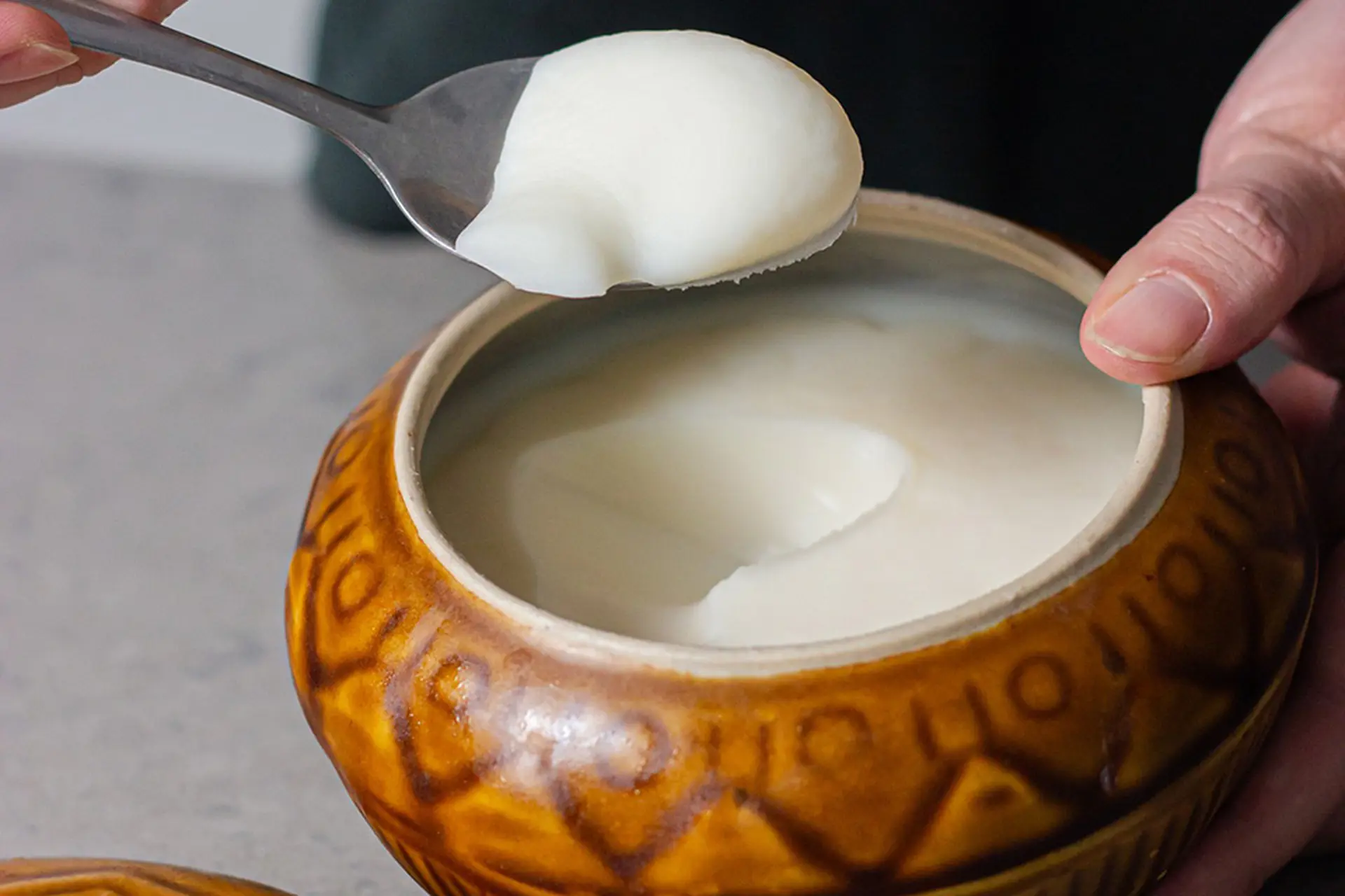 Rán mỡ lợn đừng cho luôn vào chảo, thêm bước nữa mỡ vừa trắng như tuyết lại thơm, để lâu không hỏng - 1