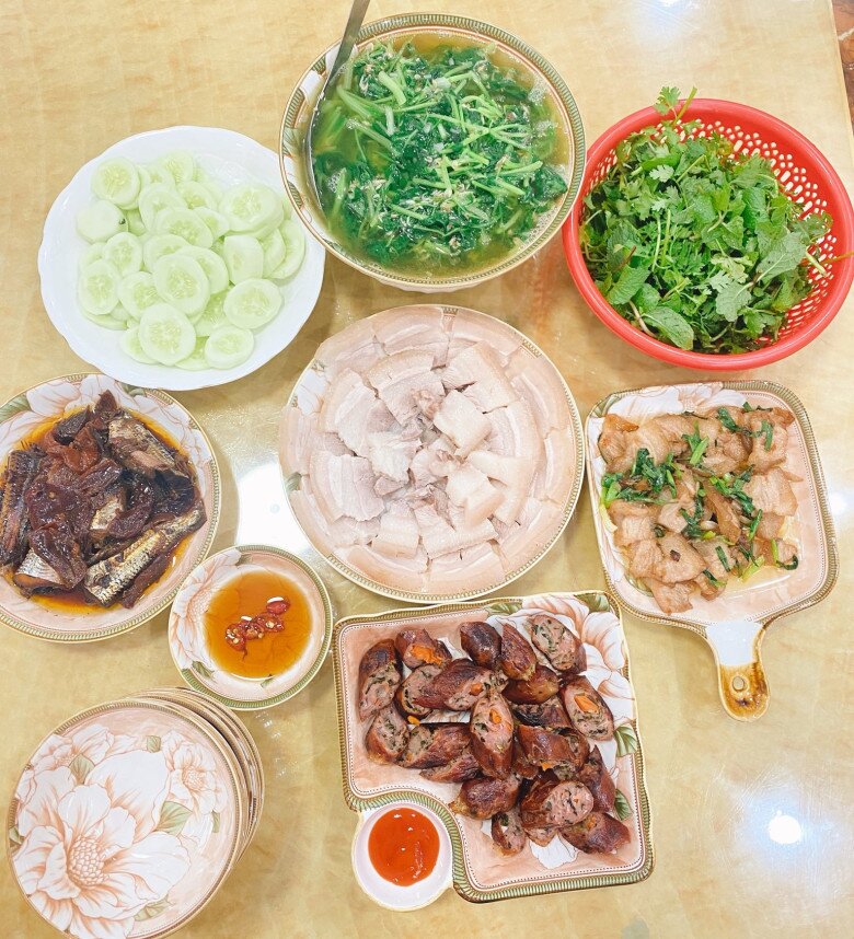 Vừa làm ca, vừa nhận thêm việc ngoài, mẹ đảm Quảng Ninh vẫn miệt mài vào bếp vì một lý do đặc biệt - 2