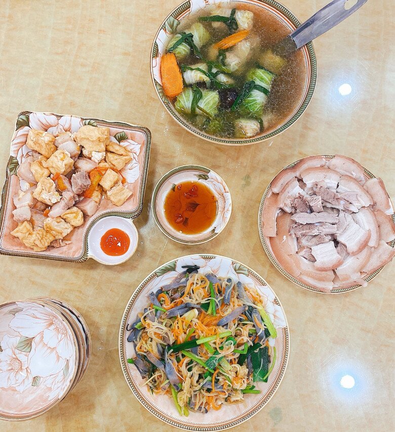 Vừa làm ca, vừa nhận thêm việc ngoài, mẹ đảm Quảng Ninh vẫn miệt mài vào bếp vì một lý do đặc biệt - 6