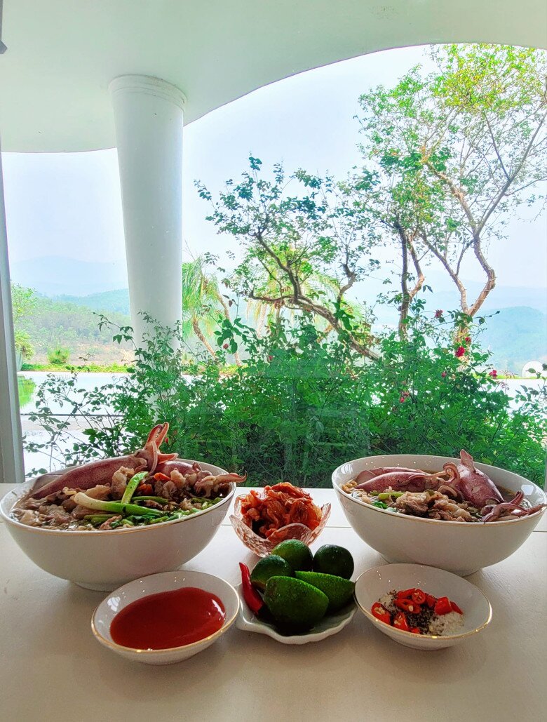 Bữa ăn ở biệt thự trên cao của vợ Mạnh Trường ai cũng xuýt xoa khen nhưng nam diễn viên bình luận &#34;ngã ngửa&#34; - 6