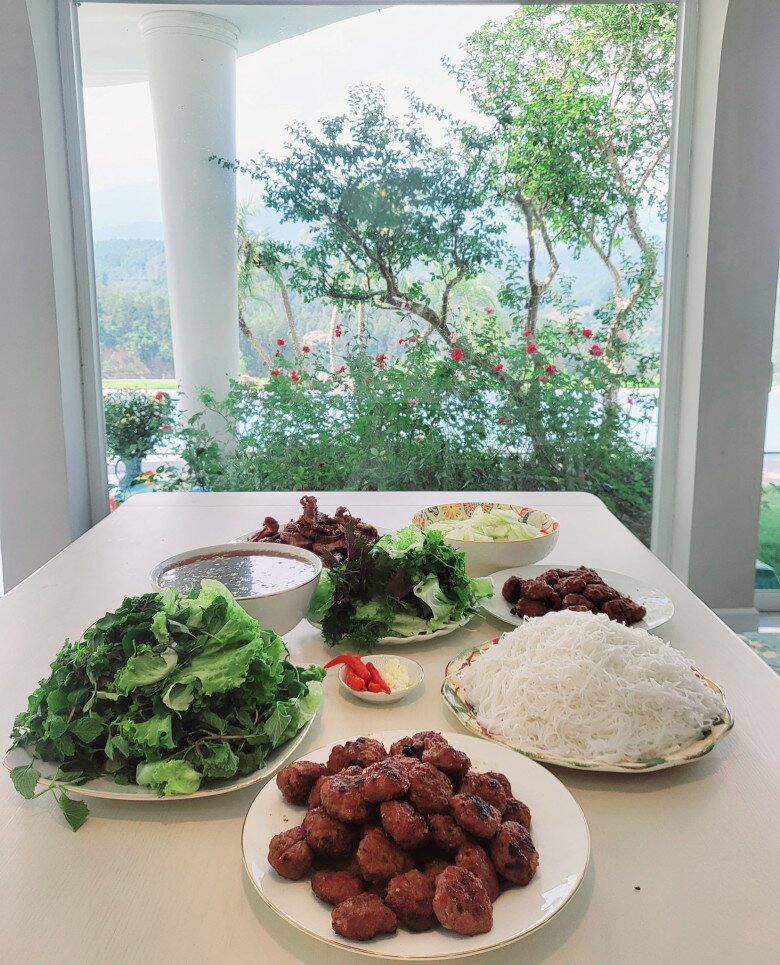 Bữa ăn ở biệt thự trên cao của vợ Mạnh Trường ai cũng xuýt xoa khen nhưng nam diễn viên bình luận &#34;ngã ngửa&#34; - 4
