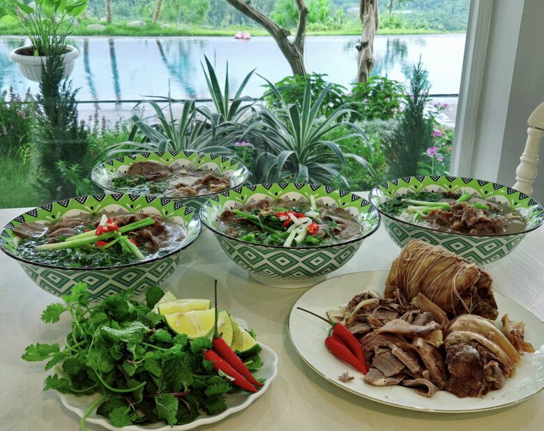 Bữa ăn ở biệt thự trên cao của vợ Mạnh Trường ai cũng xuýt xoa khen nhưng nam diễn viên bình luận &#34;ngã ngửa&#34; - 2