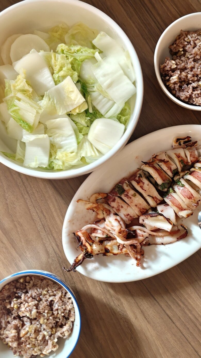 Chồng H&#39;Hen Niê kho cá có &#34;mùi tanh khó cưỡng&#34; và nhợt nhạt nhưng vợ chê cực khéo - 8