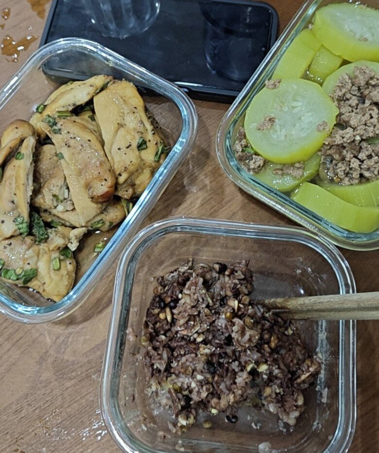 Chồng H&#39;Hen Niê kho cá có &#34;mùi tanh khó cưỡng&#34; và nhợt nhạt nhưng vợ chê cực khéo - 13