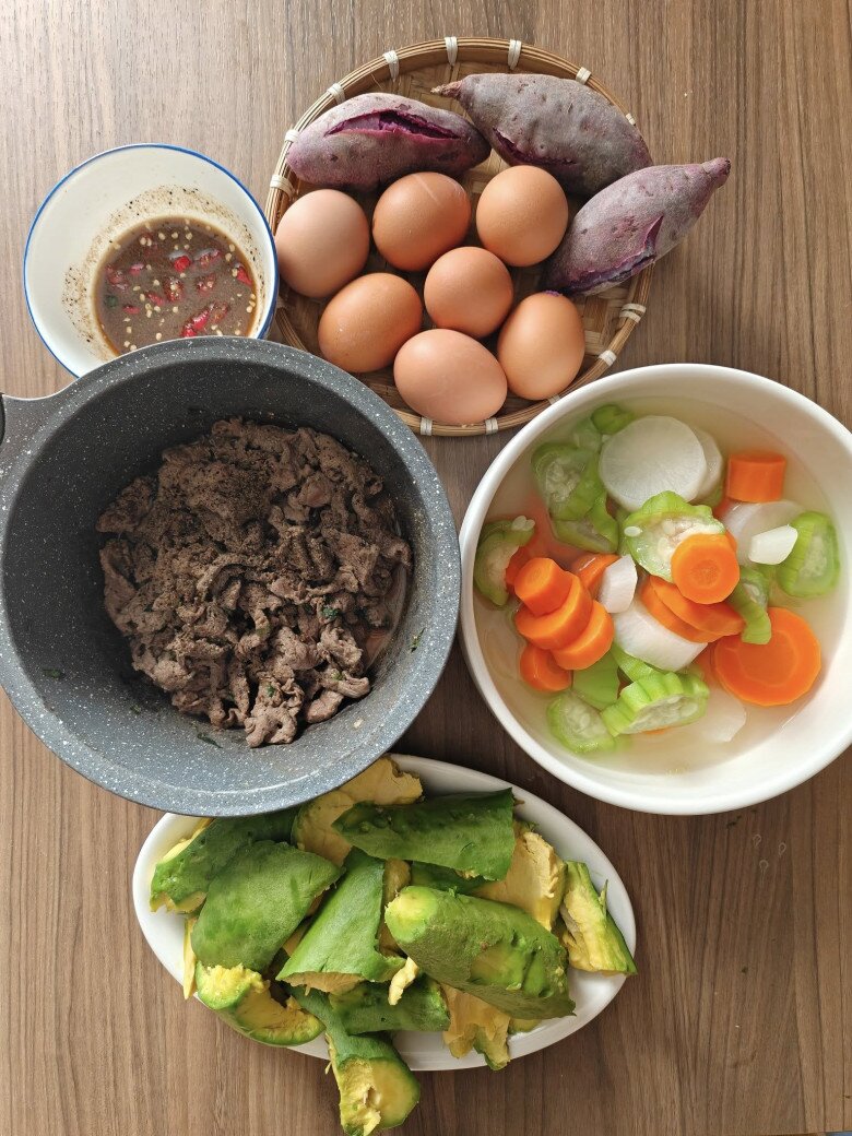 Chồng H&#39;Hen Niê kho cá có &#34;mùi tanh khó cưỡng&#34; và nhợt nhạt nhưng vợ chê cực khéo - 9