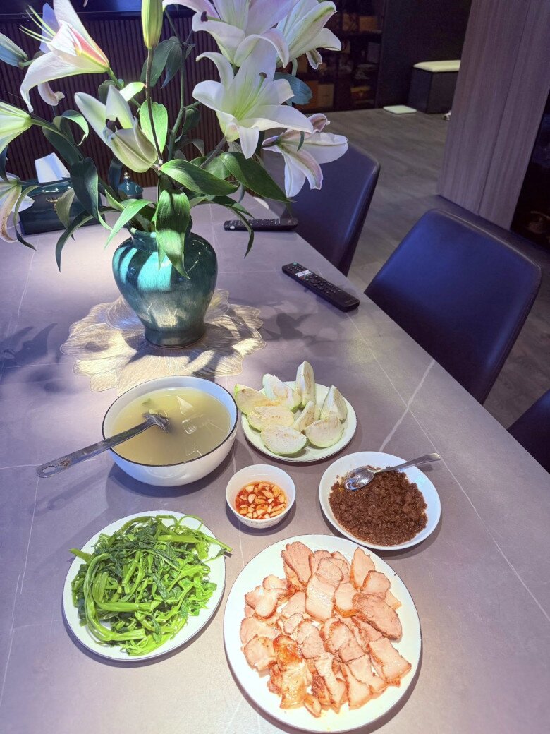 Nữ diễn viên &#34;Nhật ký Vàng Anh&#34; nay là Đại úy công an xinh đẹp khoe hàng loạt mâm cơm nhà hấp dẫn - 21