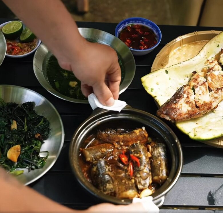 Sau clip nấu ăn gây "rối não" dân mạng, Hồ Quang Hiếu và vợ 1m80 khoe mâm cơm chân quê ai nhìn cũng thèm - 15