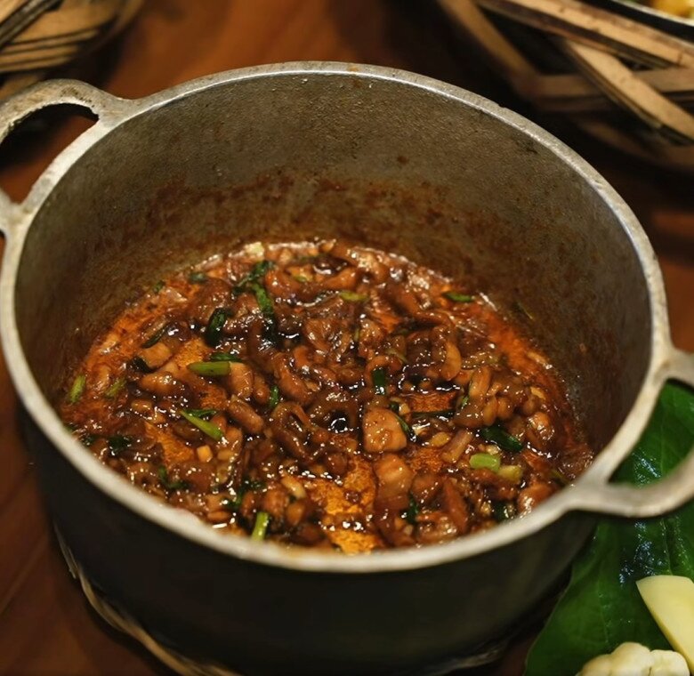 Sau clip nấu ăn gây "rối não" dân mạng, Hồ Quang Hiếu và vợ 1m80 khoe mâm cơm chân quê ai nhìn cũng thèm - 4