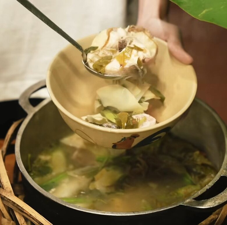 Sau clip nấu ăn gây "rối não" dân mạng, Hồ Quang Hiếu và vợ 1m80 khoe mâm cơm chân quê ai nhìn cũng thèm - 5