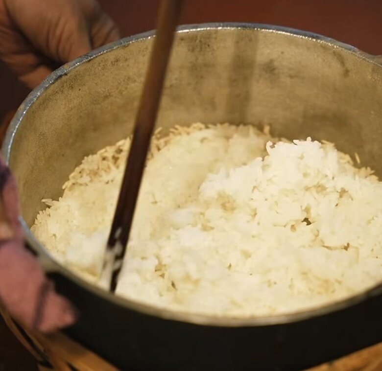 Sau clip nấu ăn gây "rối não" dân mạng, Hồ Quang Hiếu và vợ 1m80 khoe mâm cơm chân quê ai nhìn cũng thèm - 7