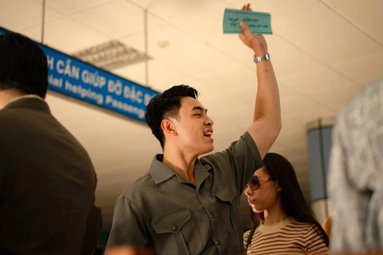 Thái Hoà &#34;hạ cái tôi&#34; để làm bạn cùng con, đi khắp đoàn phim khoe ngoại hình điển trai của quý tử - 6