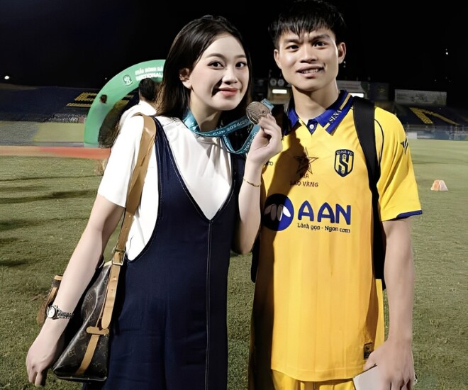 Con mới đầy tháng, vợ hot girl của Hồ Văn Cường khoe eo phẳng lỳ sau khi giảm 16kg, được khen như chưa từng sinh nở - 1