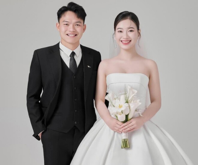 5 nàng hot girl 10X sinh con với chồng cầu thủ: Vợ Văn Cường - Văn Hậu đọ dáng nuột, "trùm cuối" quyến rũ bỏng mắt - 1