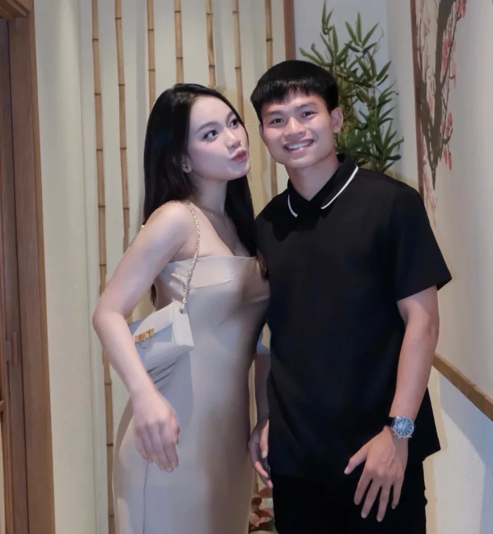 5 nàng hot girl 10X sinh con với chồng cầu thủ: Vợ Văn Cường - Văn Hậu đọ dáng nuột, "trùm cuối" quyến rũ bỏng mắt - 3