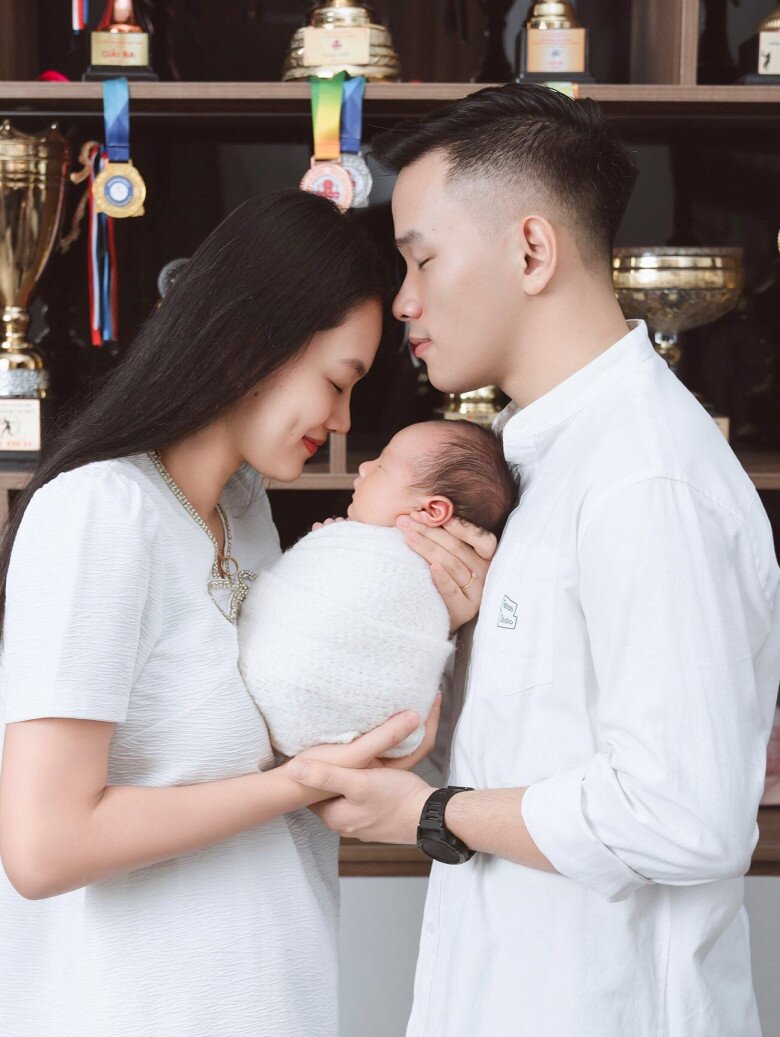 Hoa khôi 1m74 lộ diện rạng rỡ sau 2 tháng ở ẩn sinh con với thầy giáo pickleball, quý tử đầu lòng trộm vía đốn tim - 3