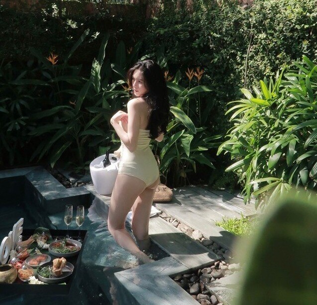 5 nàng hot girl 10X sinh con với chồng cầu thủ: Vợ Văn Cường - Văn Hậu đọ dáng nuột, "trùm cuối" quyến rũ bỏng mắt - 5