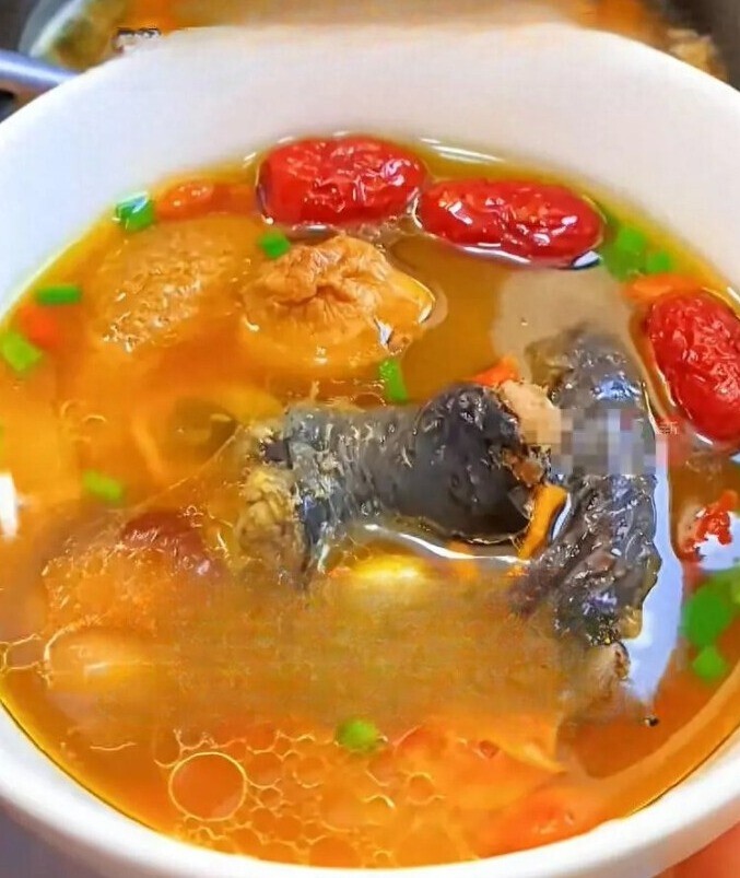 Bà bầu ăn theo thực đơn hằng ngày của mẹ chồng, đứa trẻ sinh ra có ngoại hình khiến cả ê-kíp y tế sửng sốt - 2