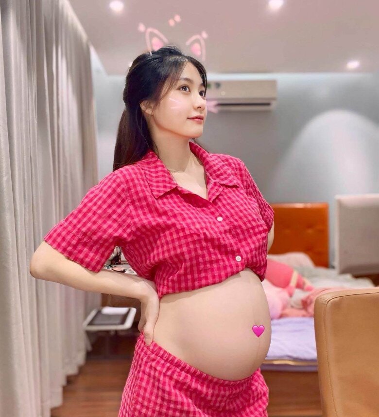 Tiểu thư Sài thành khoe bụng bầu vượt mặt với chồng đại gia, nhóc tỳ được kỳ vọng hưởng gen từ mẹ hoa khôi - 3