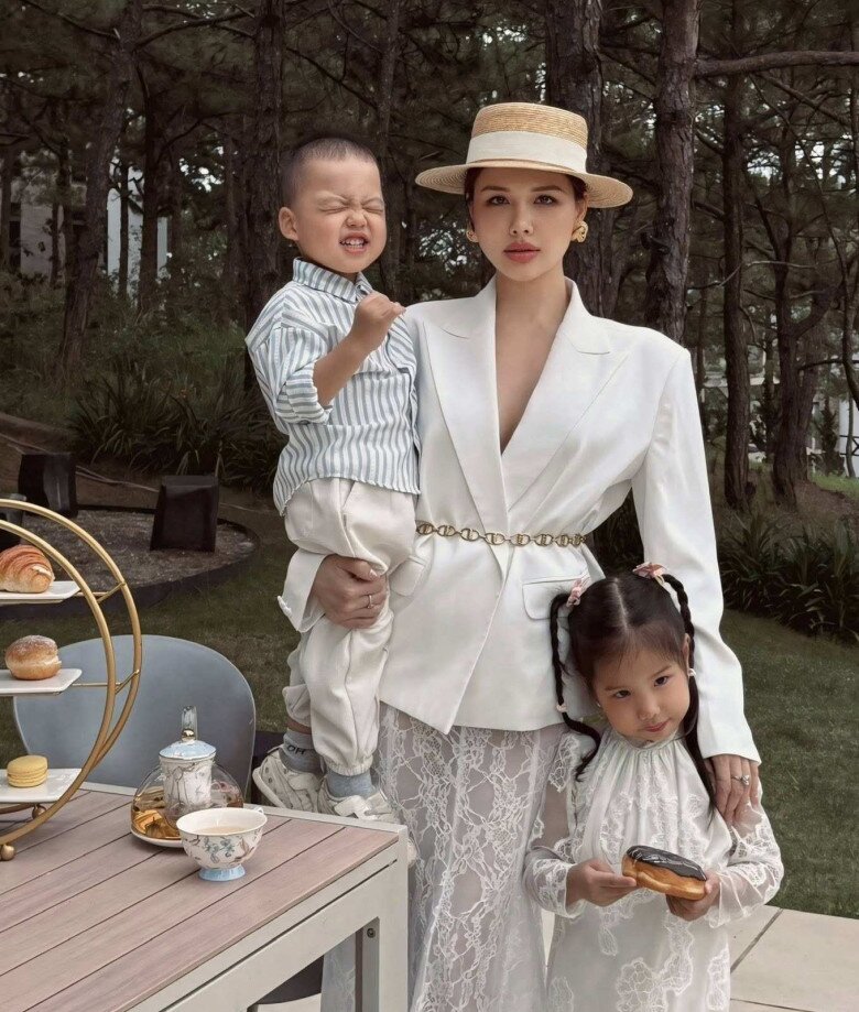 Cặp bạn thân cùng làm dâu hào môn đọ sắc gây sốt: Qua sinh nở vẫn như thiếu nữ, chồng đại gia yêu chiều - 8